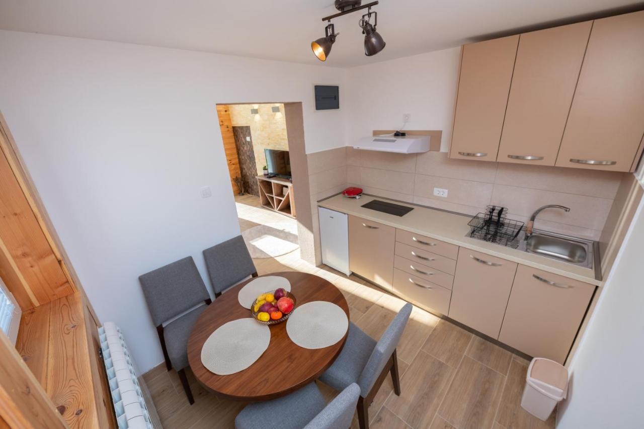 Apartmani Nada 콜라신 외부 사진